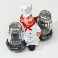 Набор для специй из стекла на подставке &laquo;Повар на диване&raquo;, 3 предмета: солонка 50 мл, перечница 50 мл, подставка, фигурка МИКС