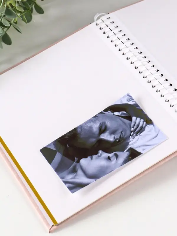 Фотоальбом "Зайки" 10 "магнитных"листов 23X28см, пер-т внутр.спираль