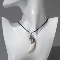 Кулон унисекс &laquo;Клык тигра&raquo;, цвет белый в чернёном серебре на чёрном шнурке, 40 см