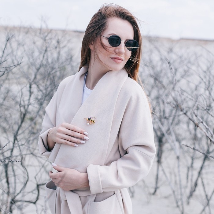 Брошь &laquo;Пчелка&raquo; с бусиной, цветная в золоте