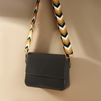 Ручка для сумки &laquo;Орнамент галки&raquo;, стропа, с карабинами, 139 &plusmn; 3 &times; 3,8 см, цвет бежевый/белый/чёрный