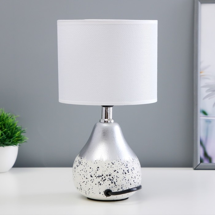 Настольная лампа "Лиана" Е14 40Вт бело-серебристый 15х15х28 см