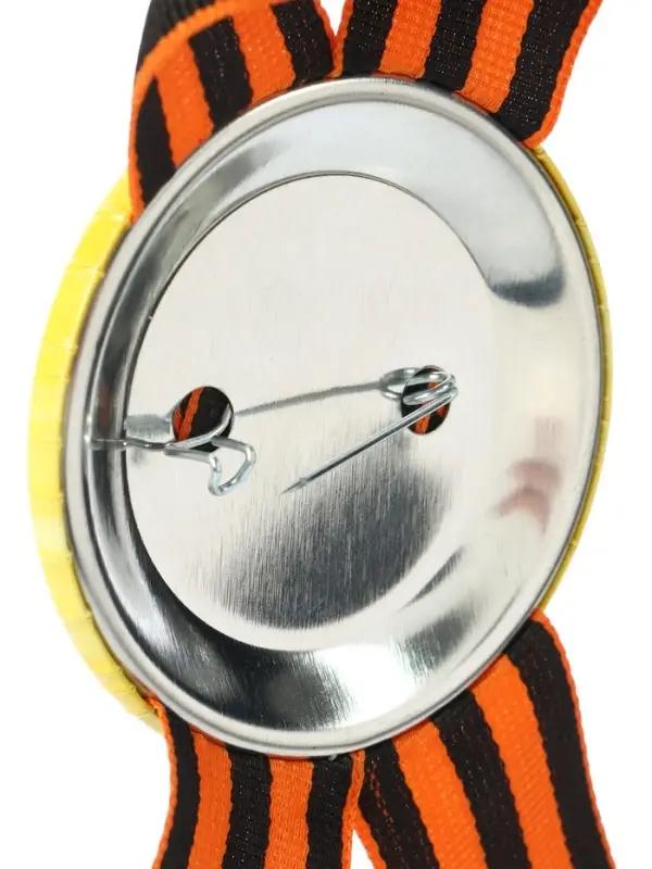 Значок закатной с георгиевской лентой &laquo;9 мая&raquo;