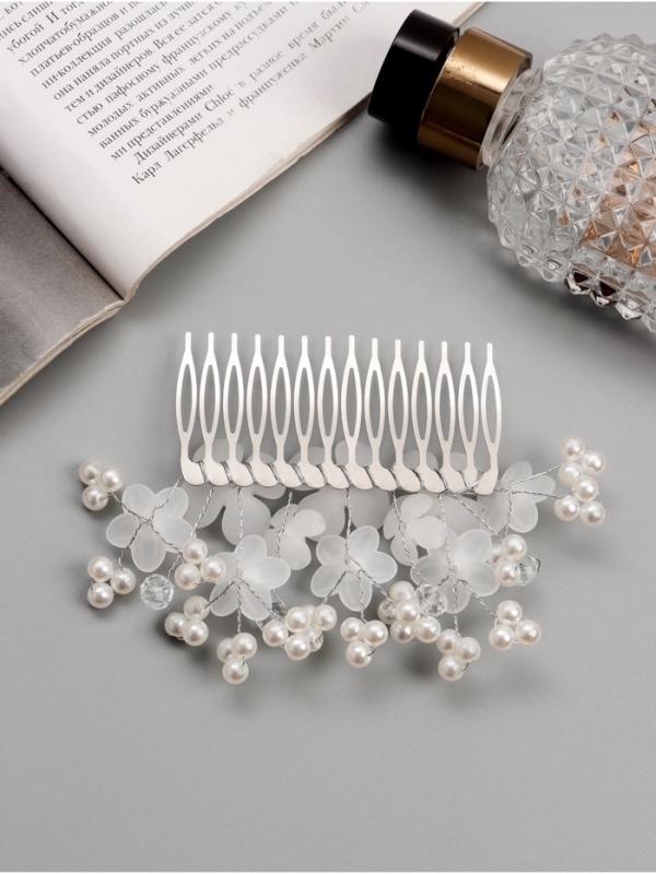 Гребень для волос "Эмилия" цветочный, 11х6 см, белый