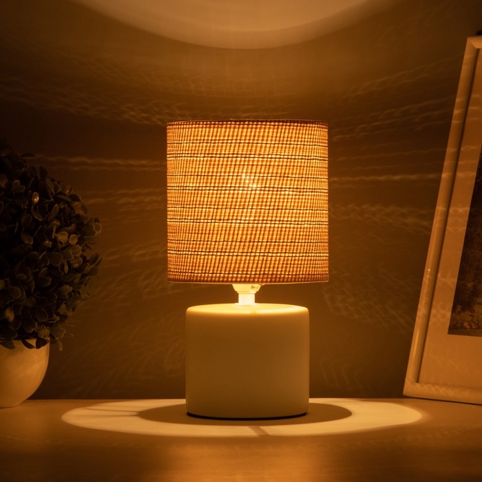 Лампа настольная "Лиза" 1х40Вт Е14  белый 13х13х24см