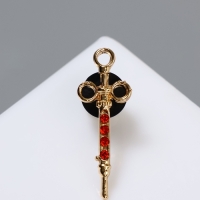 Значок &laquo;Шприц&raquo; карпульный мини, цвет красный в золоте