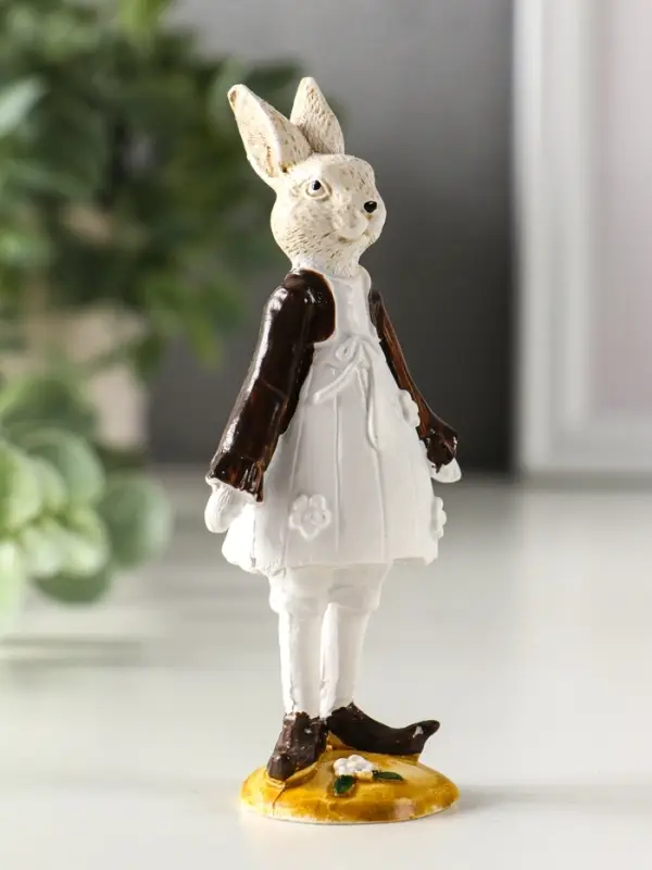 Сувенир полистоун "Нарядный Зайчик/Зайка" МИКС 4,5х3.2х11.5 см