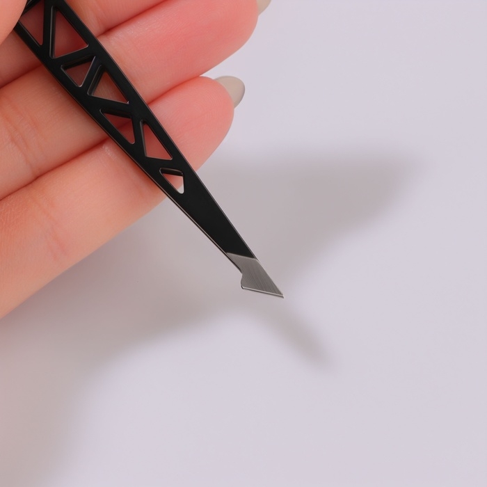 Пинцет &laquo;Геометрия&raquo;, скошенный, заострённый, 9,5 см, цвет чёрный