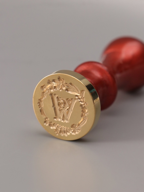 Печать для сургуча с пластиковой ручкой "Венок с буквой W" 2,5х2,5х6,3 см