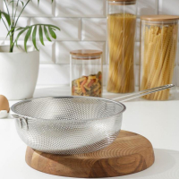 Дуршлаг из нержавеющей стали &laquo;Марко&raquo;, d=25 см, длинная ручка, цвет хромированный