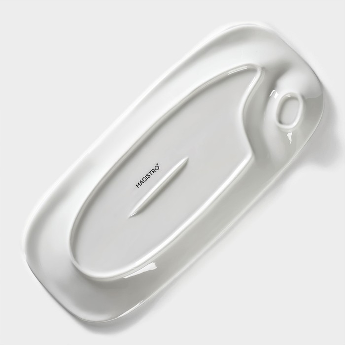 Блюдо фарфоровое с соусником Magistro &laquo;Бланш&raquo;, 28&times;12,5 см, цвет белый