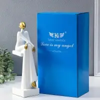 Сувенир полистоун "Стильная девушка на стуле" белый с золотом 7,5х10,5х29,5 см