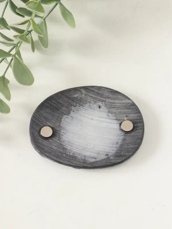 Магнит "Погонщик оленей на фоне северного сияния (барельеф)" 6 см