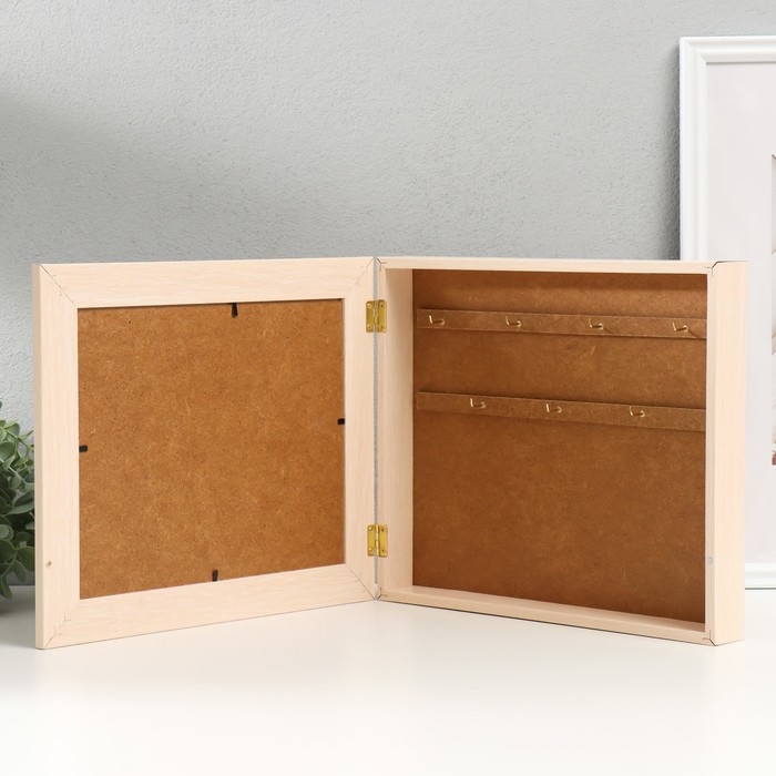 Ключница  "Разбойники" молочный дуб 26х31 см