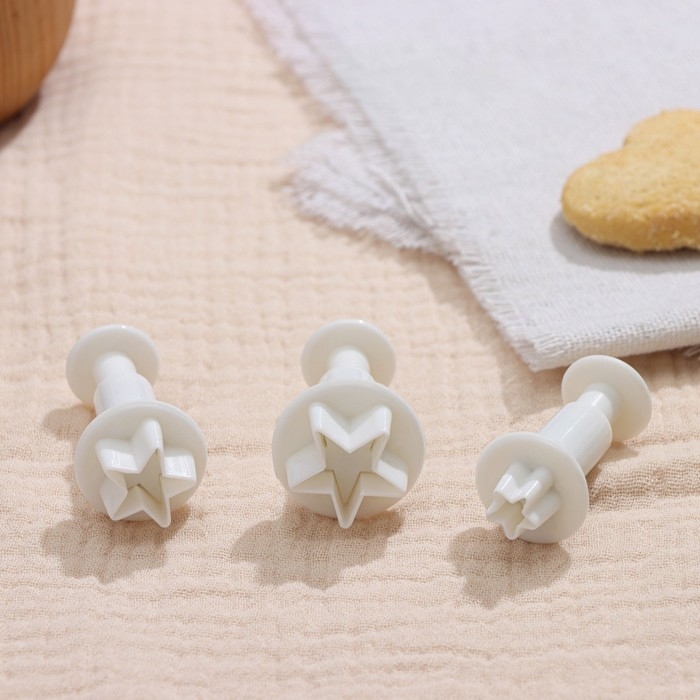 Набор плунжеров кондитерских Доляна &laquo;Звёздочка&raquo;, 3 шт: d=2 см, d=2,2 см, d=2,5 см, цвет белый