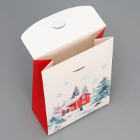 Коробка подарочная новогодняя складная &laquo;Дом в зимнем лесу&raquo;, 15 х 7 х 22 см