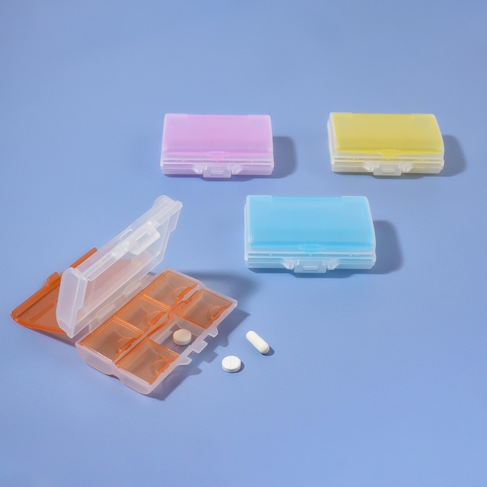 Таблетница &laquo;Комбо&raquo;, 9 &times; 7 &times; 3,5 см, 7 секций, цвет МИКС