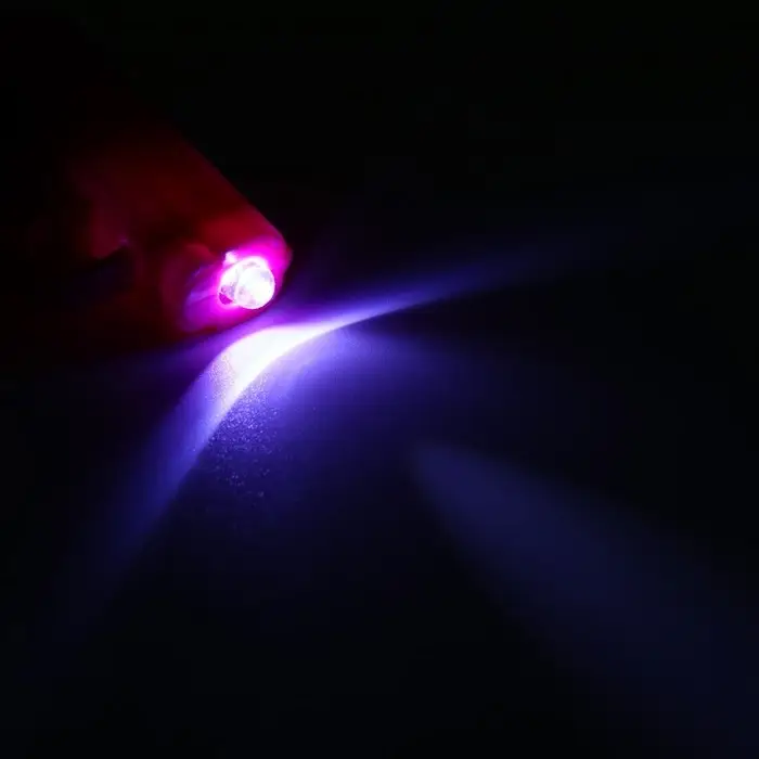 Фонарик брелок для ключей на кольце &laquo;Пистолет&raquo;, 3&times;AG3, МИКС