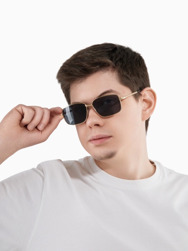 Очки солнцезащитные uv 400, дужка 13.5 см, ширина 12.8 см, линза 4.3 х 5.5 см