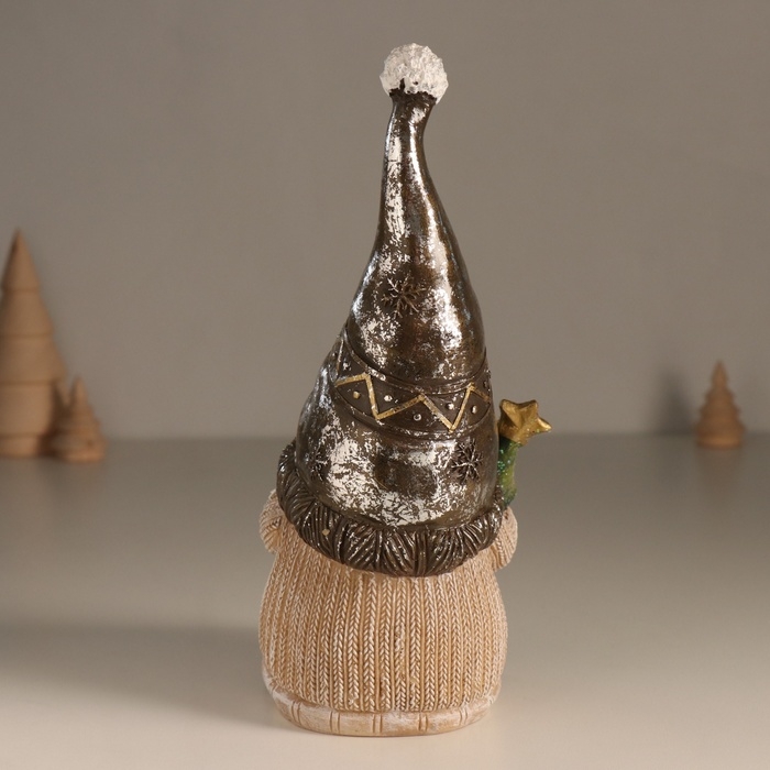 Сувенир полистоун свет "Дед Мороз в колпаке, с ёлкой" беж и шоколад 10,5х10,5х22 см