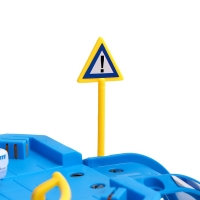 Парковка &laquo;Полицейский участок&raquo;, с металлическими машинками и вертолётом