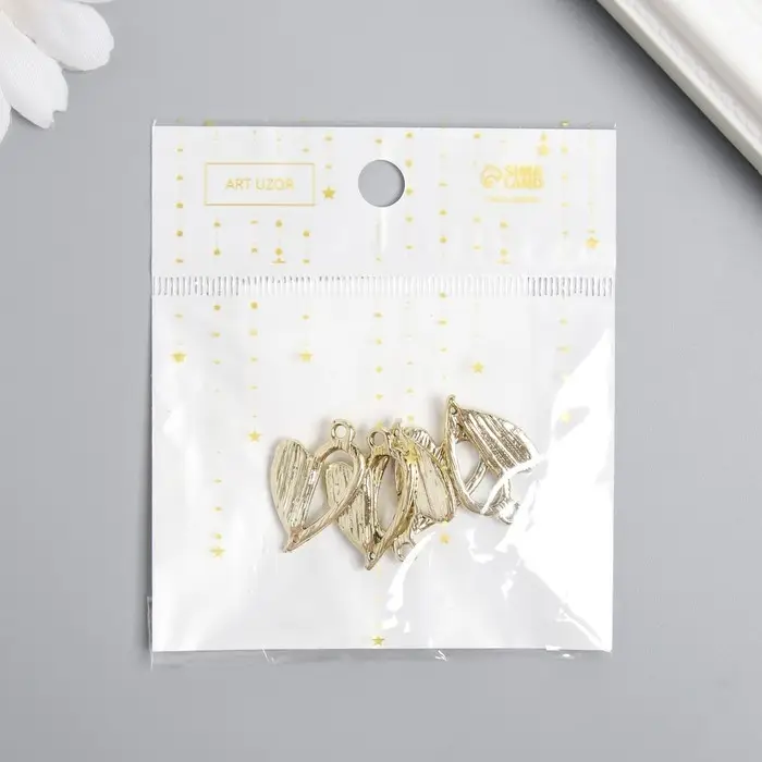 Металлический элемент, декоративная подвеска &laquo;Арт Узор. Разные половинки сердца&raquo;, стразы, золото, 1.8&times;2.5 см