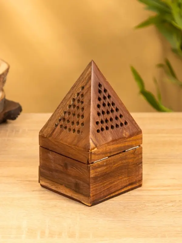 Подставка под благовония в форме пирамиды "Джали" 9х9х15,5 см, дерево шишам