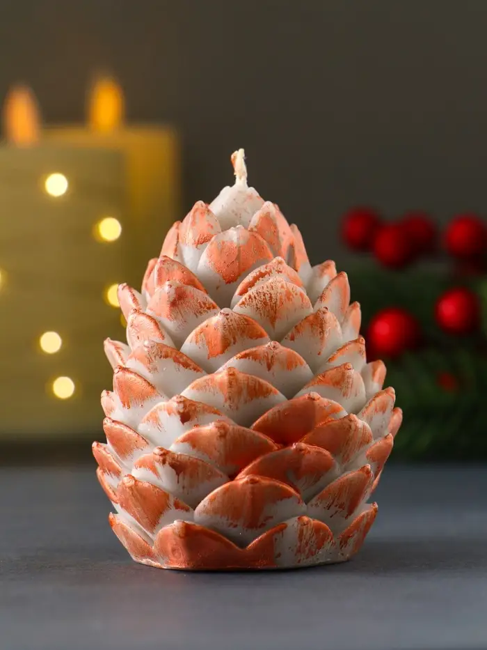 Свеча "Шишка 80х60 мм с оранжевым декором