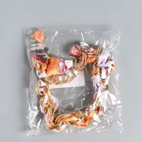 Брелок на 2 карабинах "Платок и цепочка" оранж 20х10х1,7 см