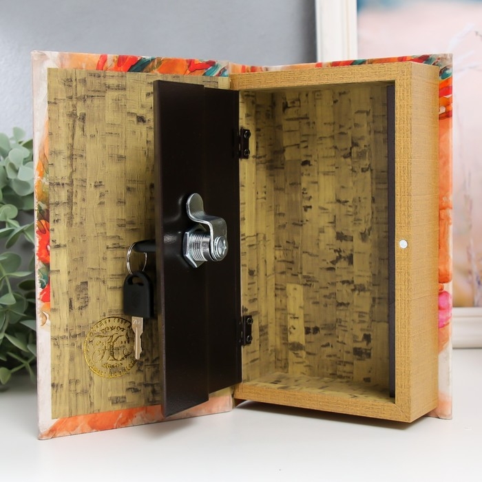 Сейф-книга дерево кожзам "Красивая девушка" 21х13х5 см