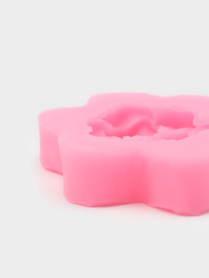 Молд для заливки Доляна &laquo;Фиалка&raquo;, силикон, 5,5&times;5,5&times;1,2 см, розовый