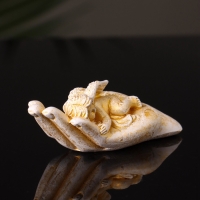 Фигура "Ангелок на ладони спит" малый, 3х7х3 см, позолота