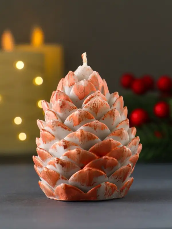 Свеча "Шишка 80х60 мм с оранжевым декором