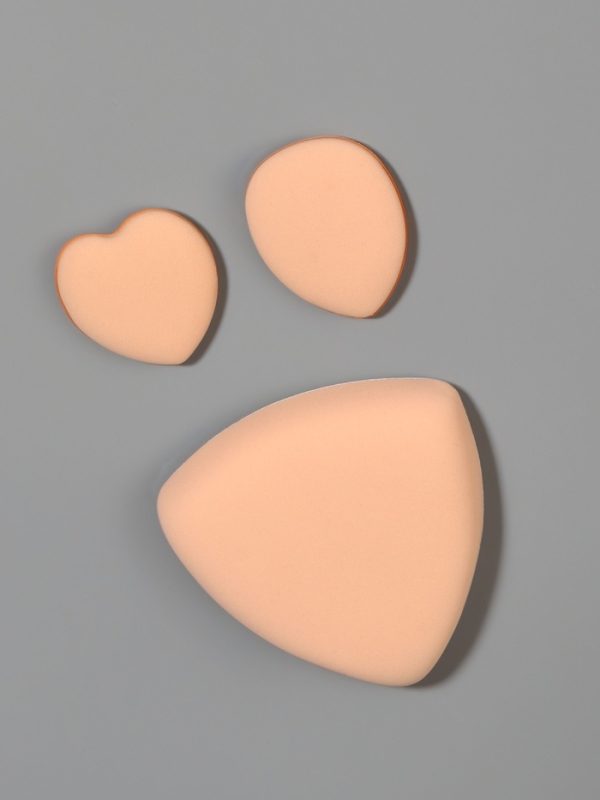 Набор спонжей д/макияжа 3шт: сердце, овал, треугол б/увел в пласт футл латекс беж пакет QF
