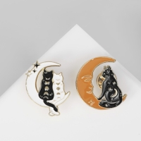 Набор значков (2 шт.) &laquo;Коты на Луне&raquo;, цветной в золоте