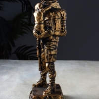 Фигура СВО "Солдат с ребенком на руках" 34х13х11 см