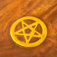 Шкатулка "Пентакль" 10х10х6 см, дерево шишам