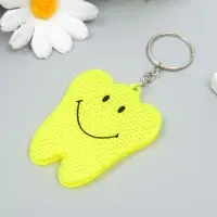 Брелок пластик светоотражающий катафот "Зубик-смайл" 5х6,5 см