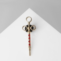 Значок &laquo;Шприц&raquo; карпульный, цвет красный в золоте