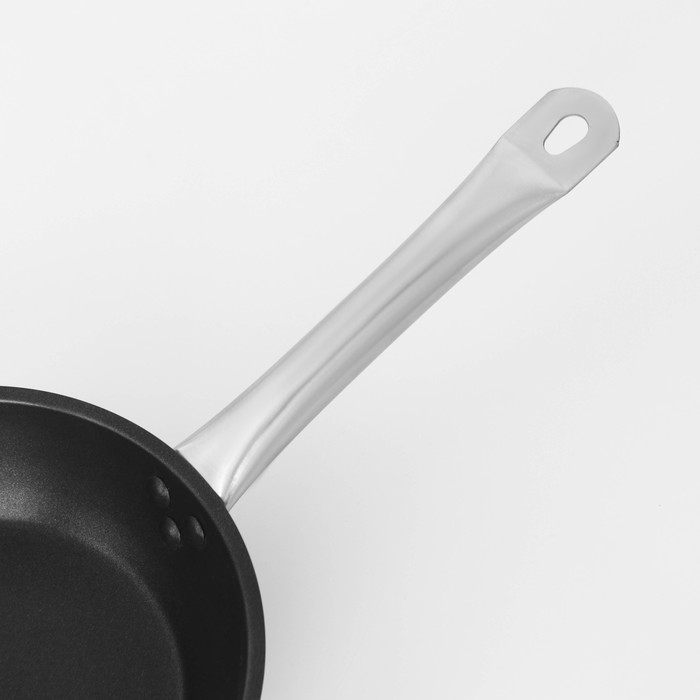 Сковорода из нержавеющей стали Hanna Kn&ouml;vell, d=22 см, h=5,5 см, толщина стенки 0,6 мм, длина ручки 21,5 см, антипригарное покрытие, индукция