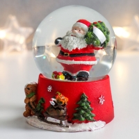 Сувенир полистоун водяной шар "Дед Мороз с ёлкой на плече" 6,5х6,5х8,5 см