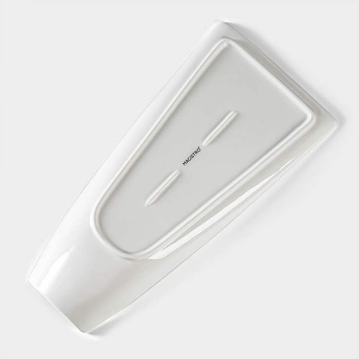 Блюдо фарфоровое Magistro &laquo;Бланш&raquo;, 33,5&times;16&times;5 см, цвет белый