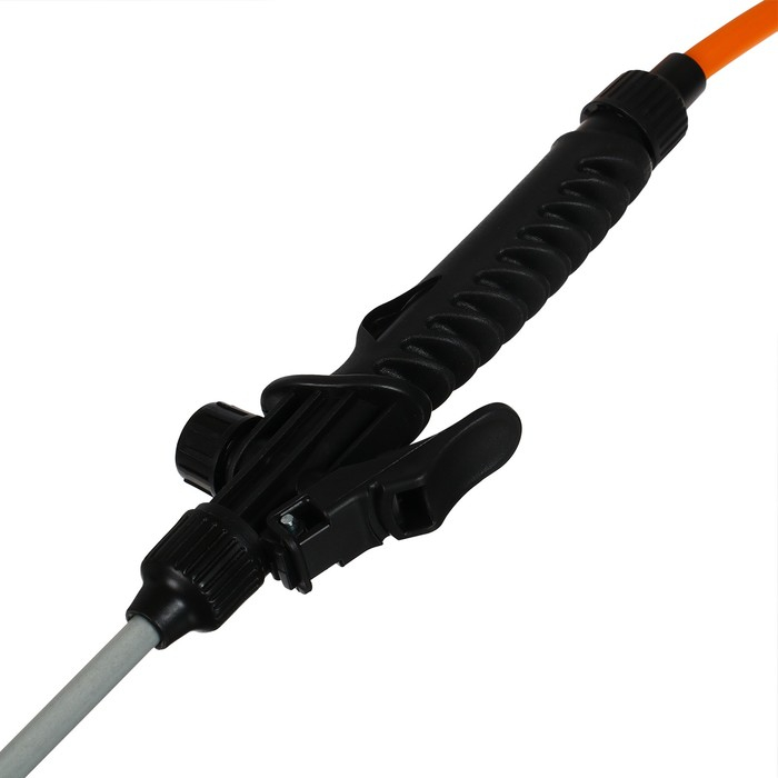 Опрыскиватель помповый, 5 л, термоусадка, пластиковый брандспойт, &laquo;Жук&raquo;