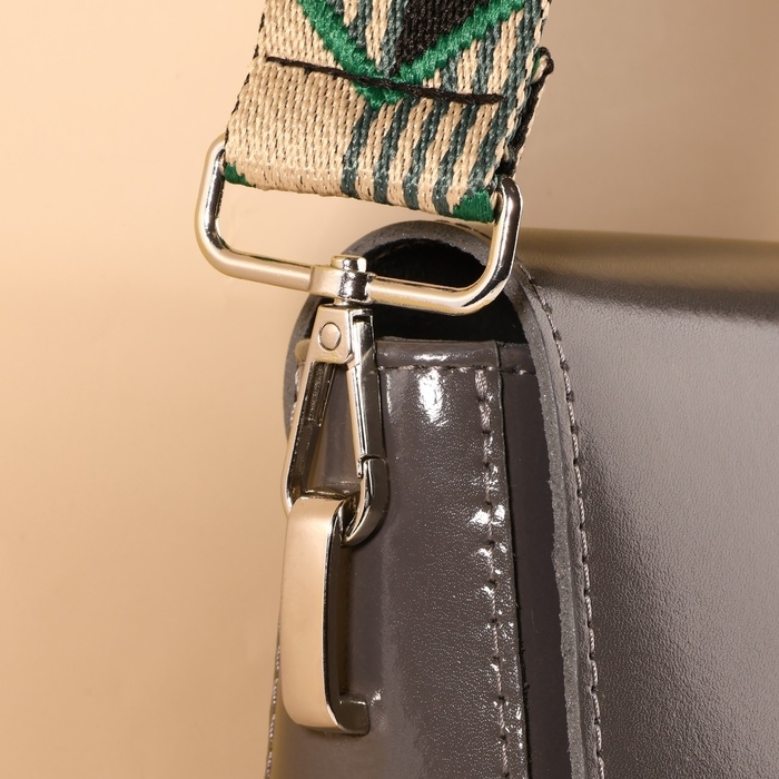 Ручка для сумки &laquo;Орнамент стрелки&raquo;, стропа, с карабинами, 139 &plusmn; 3 &times; 3,8 см, цвет зелёный/чёрный