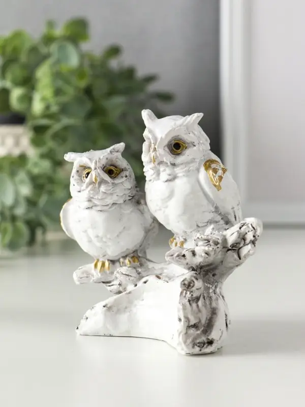 Сувенир полистоун "Белые филины на коряге" 5х9х8,5 см