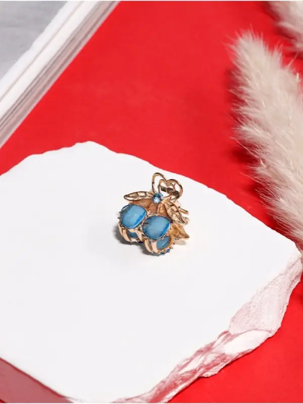 Крабик для волос &laquo;Арфея&raquo;, вишенки, 2.3 см, золото МИКС