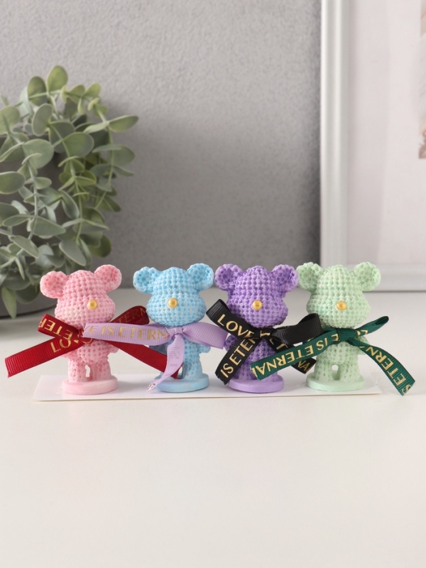 Сувенир полистоун "Вязаный мишка с золотым носиком" набор 4 шт 3х4,2х6,3 см
