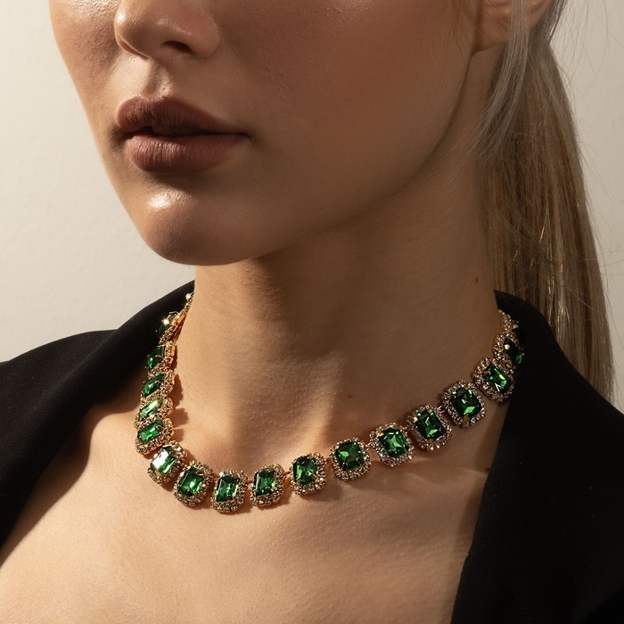 Колье &laquo;Драгоценность&raquo; квадраты в стразах, цвет бело-зелёный в золоте, 32 см