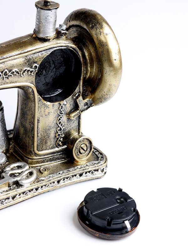 Часы настольные интерьерные, &laquo;Швейная машинка&raquo;, на батарейках, 23.5&times;10.5&times;20 см, d-5.5 см