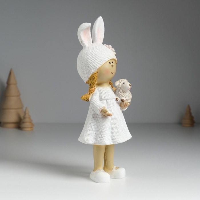 Сувенир полистоун "Девочка в шапке с ушками, с барашком" МИКС 8х6х22 см
